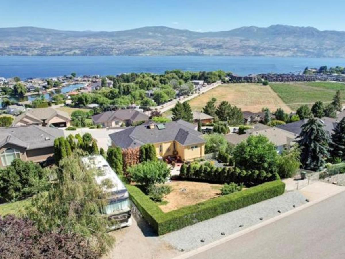 Lake View Yellow House By Winary Resort West Kelowna Eksteriør bilde