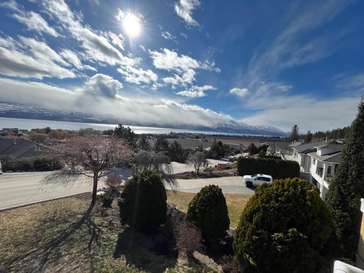 Lake View Yellow House By Winary Resort West Kelowna Eksteriør bilde