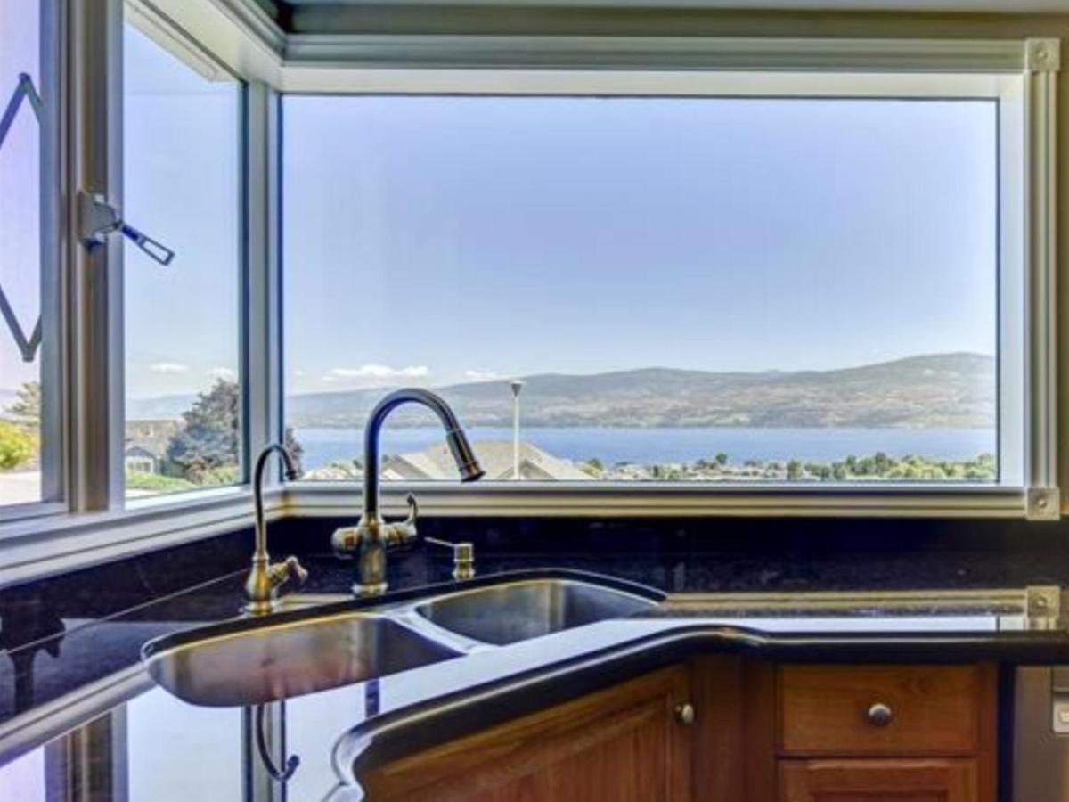 Lake View Yellow House By Winary Resort West Kelowna Eksteriør bilde