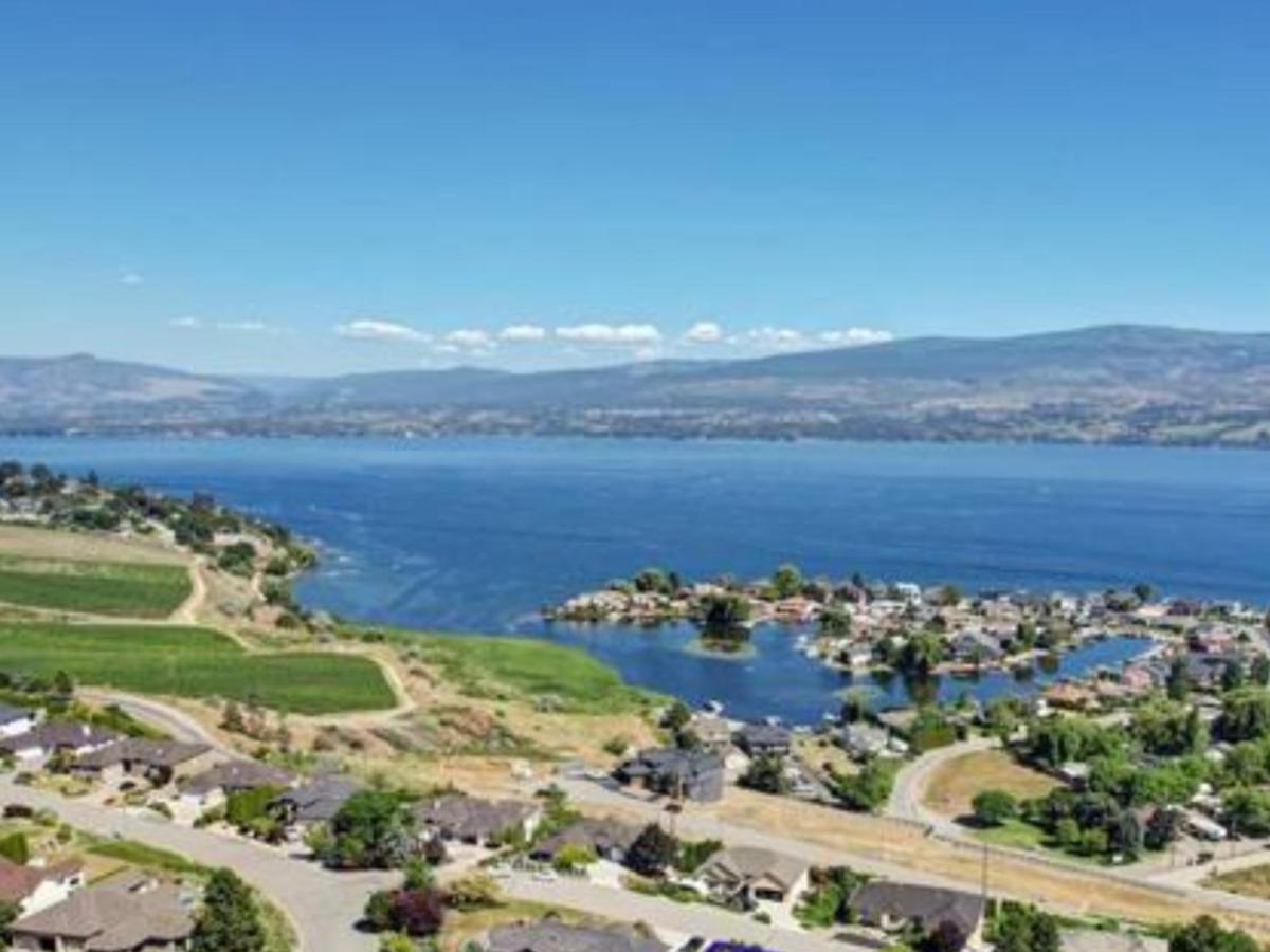 Lake View Yellow House By Winary Resort West Kelowna Eksteriør bilde