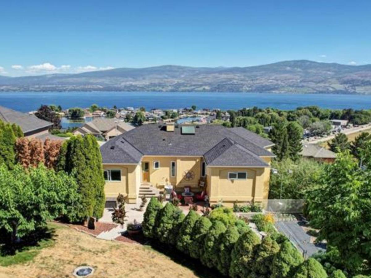 Lake View Yellow House By Winary Resort West Kelowna Eksteriør bilde
