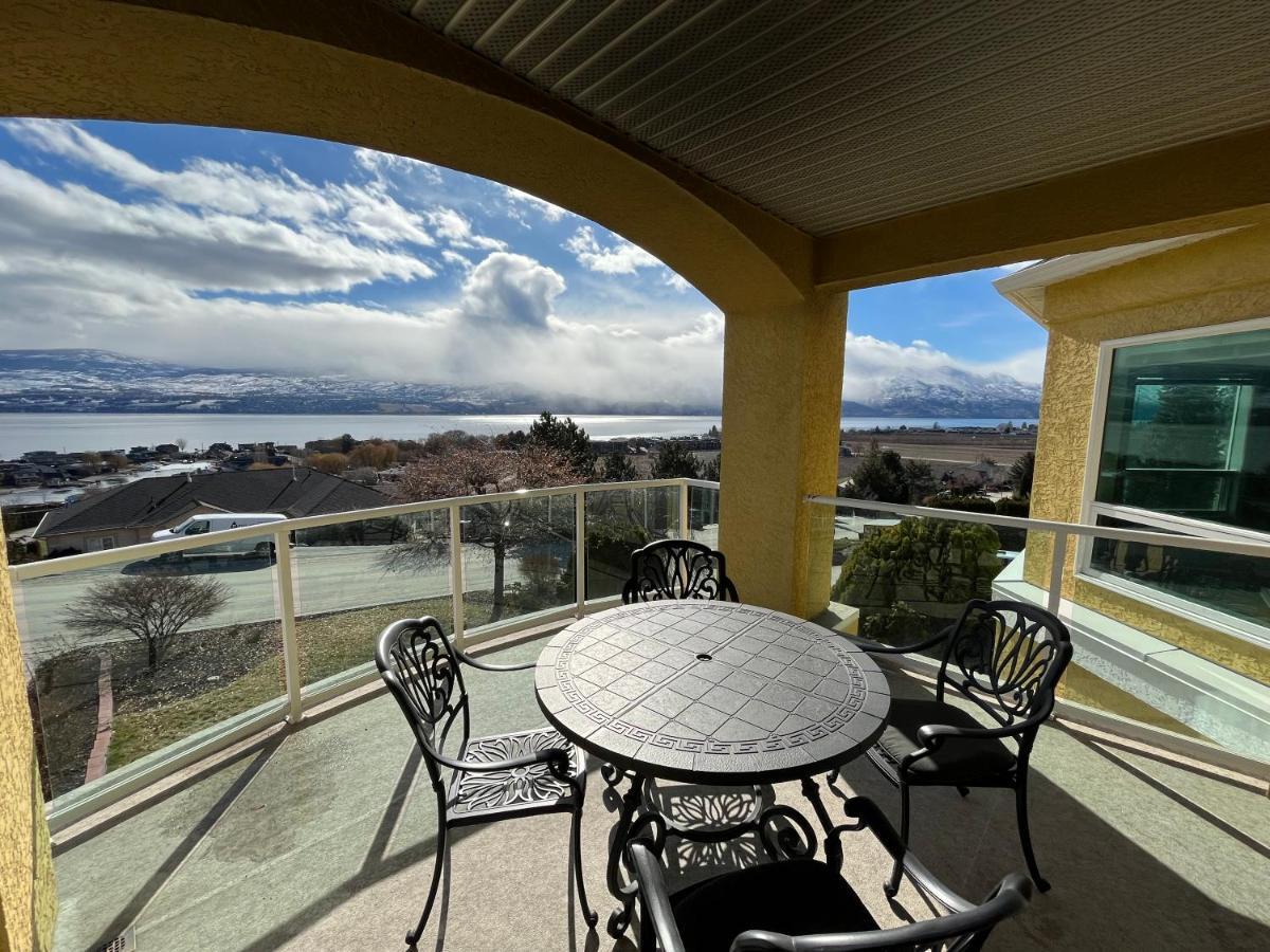 Lake View Yellow House By Winary Resort West Kelowna Eksteriør bilde